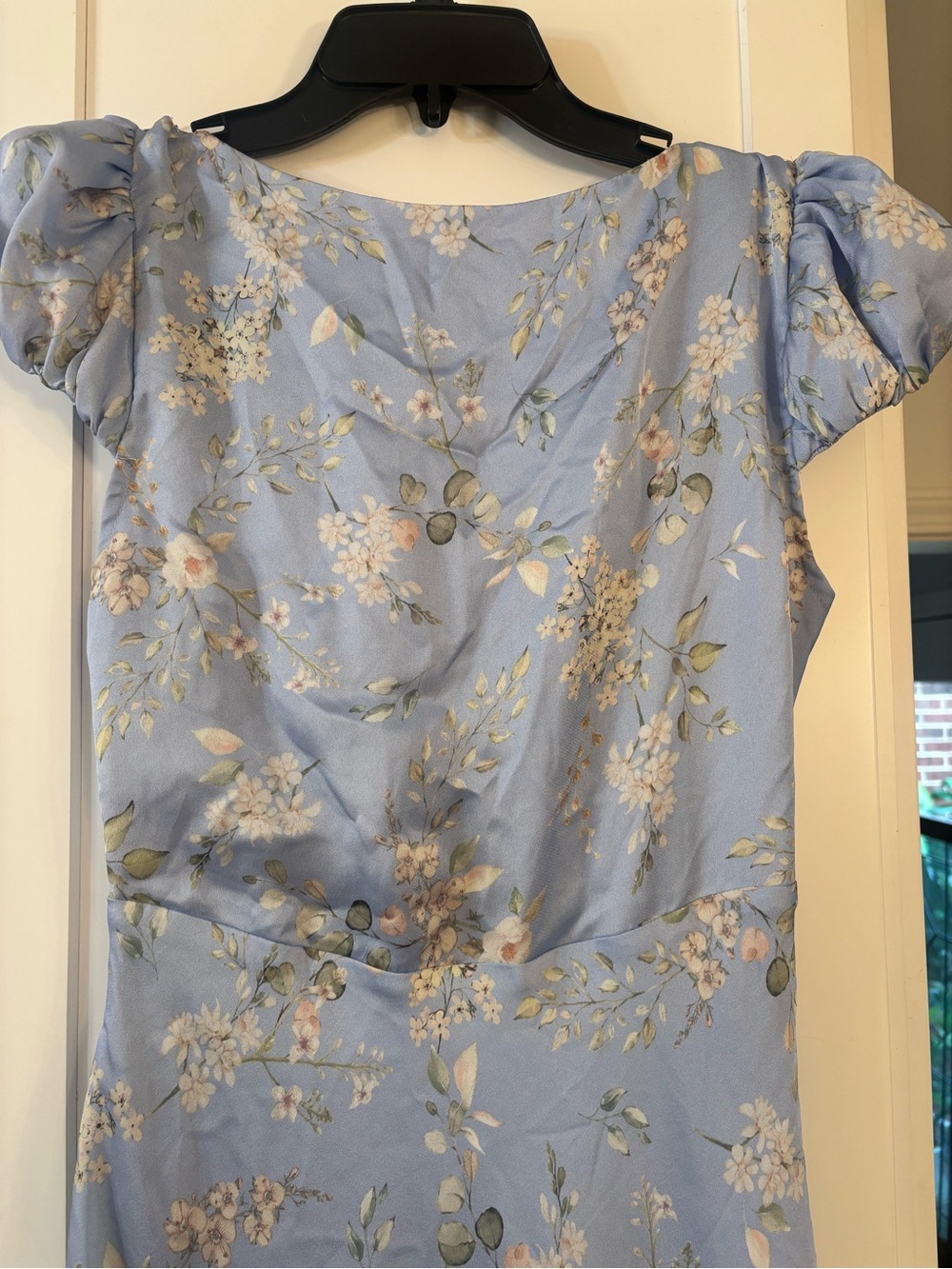 new Astr the label Makaela Puff Sleeve Floral Satin Midi Dress blue floral print - Picture 7 of 9